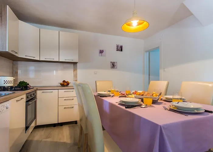 House Anabella بيت للعطل *