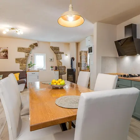 Dom wakacyjny House Anabella Krk Town